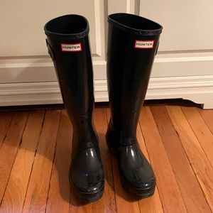 Hunter tall black gloss rain boots size 7